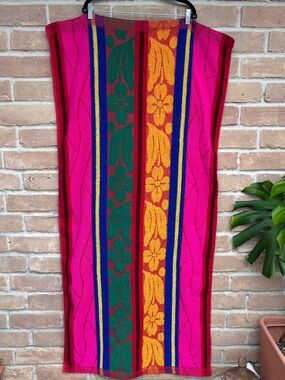 Vintage 1970s Tropical Floral Bath Towel 28x58 Pink Hawaiian Retro Terry Cloth